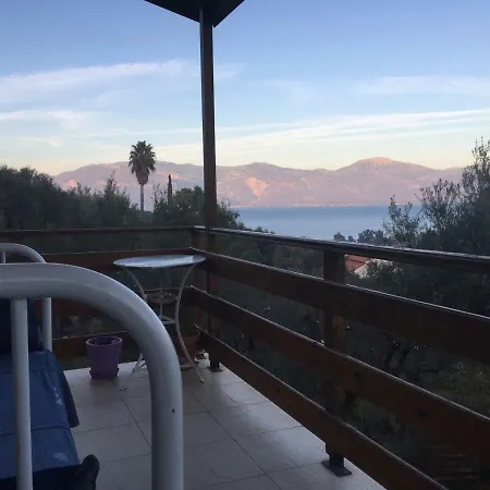Hébergement de vacances Wooden House With Amazing View Zíria
